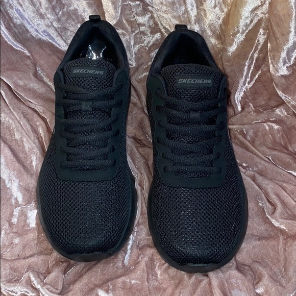 does payless sell skechers